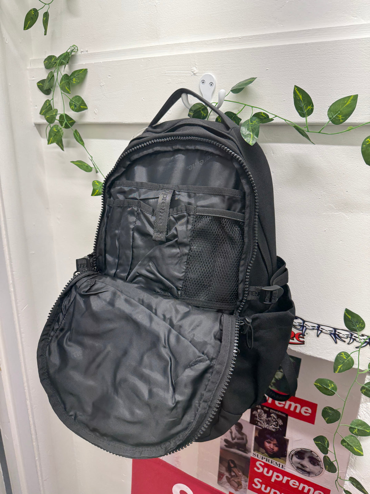Supreme Logo Backpack SS25 - Black - New