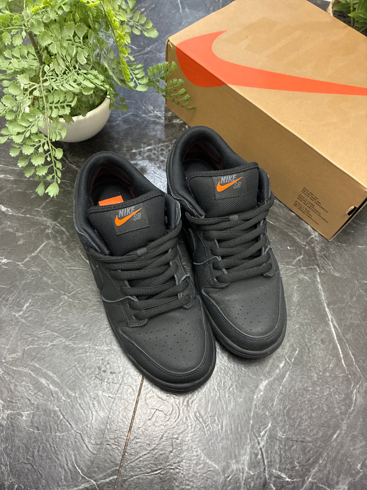Nike SB Dunk Low Triple Black SZ: 9.5M - Pre-Owned