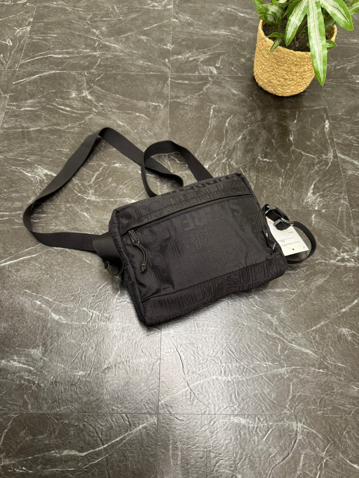 Supreme Shoulder Bag - Black - Pre-Owned