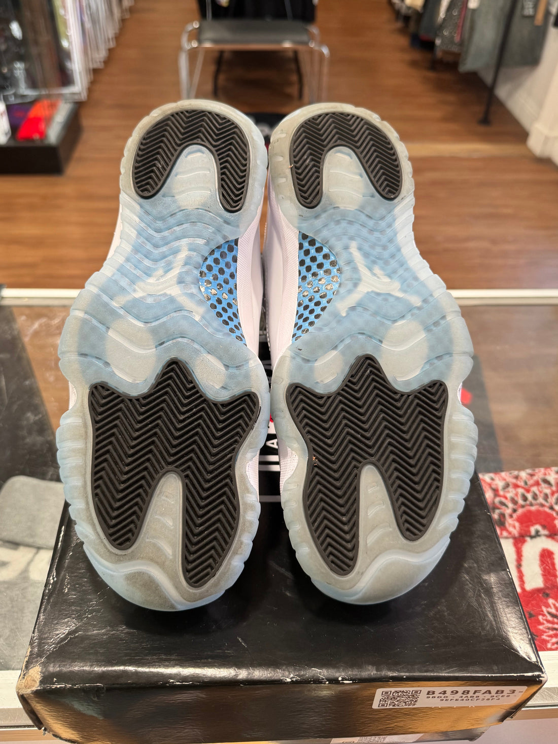 Jordan 11 Legend Blue 2024 SZ: 10M - Pre-Owned