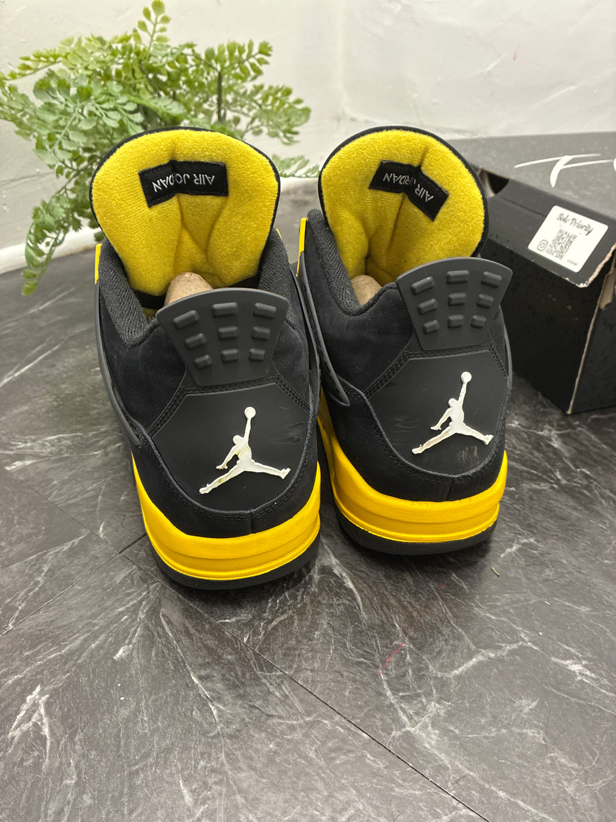 Jordan 4 Thunder 2023 SZ: 12M - Pre-Owned