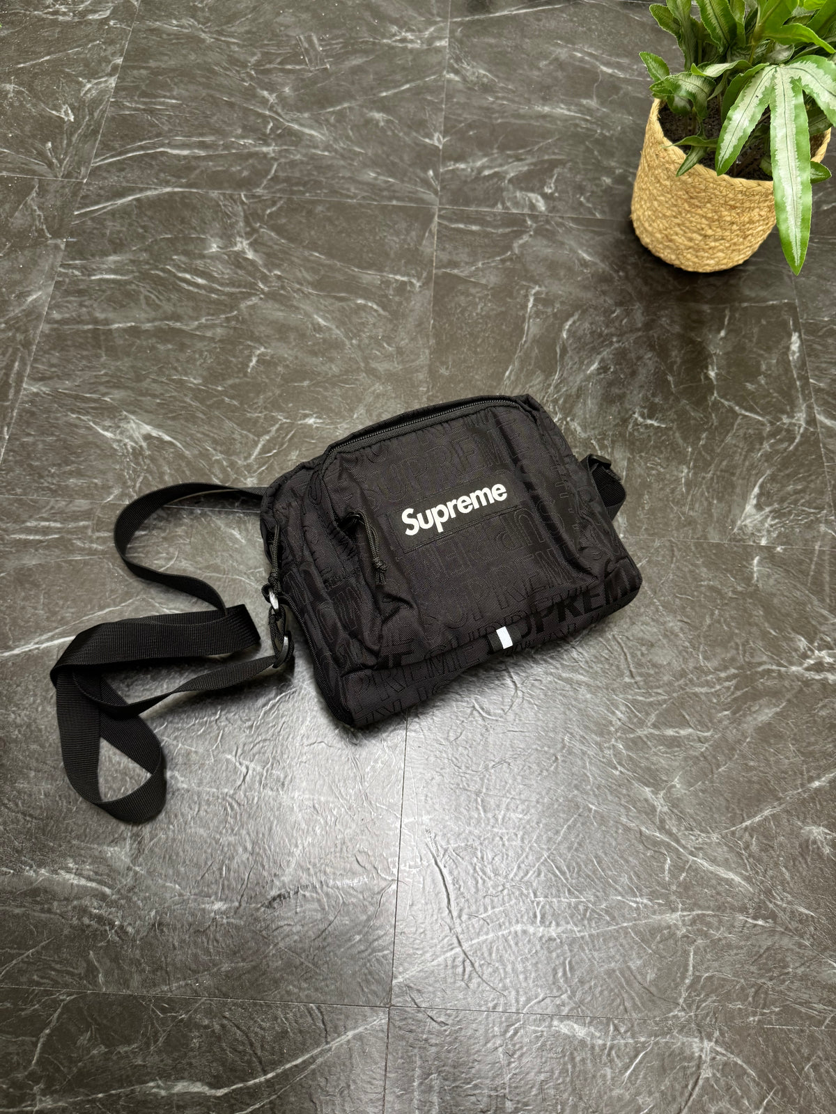 Supreme Shoulder Bag - Black - Pre-Owned