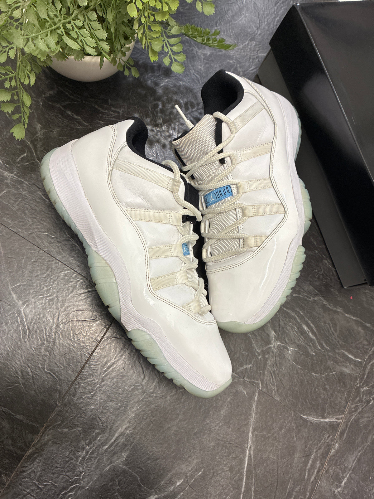 Jordan 11 Low Legend Blue SZ: 11M - Pre-Owned