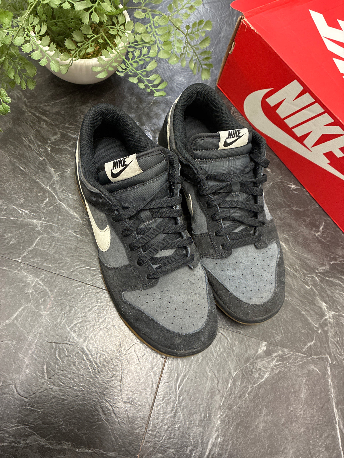 Nike Dunk Low Black Grey Gum SZ: 9.5M - Pre-Owned
