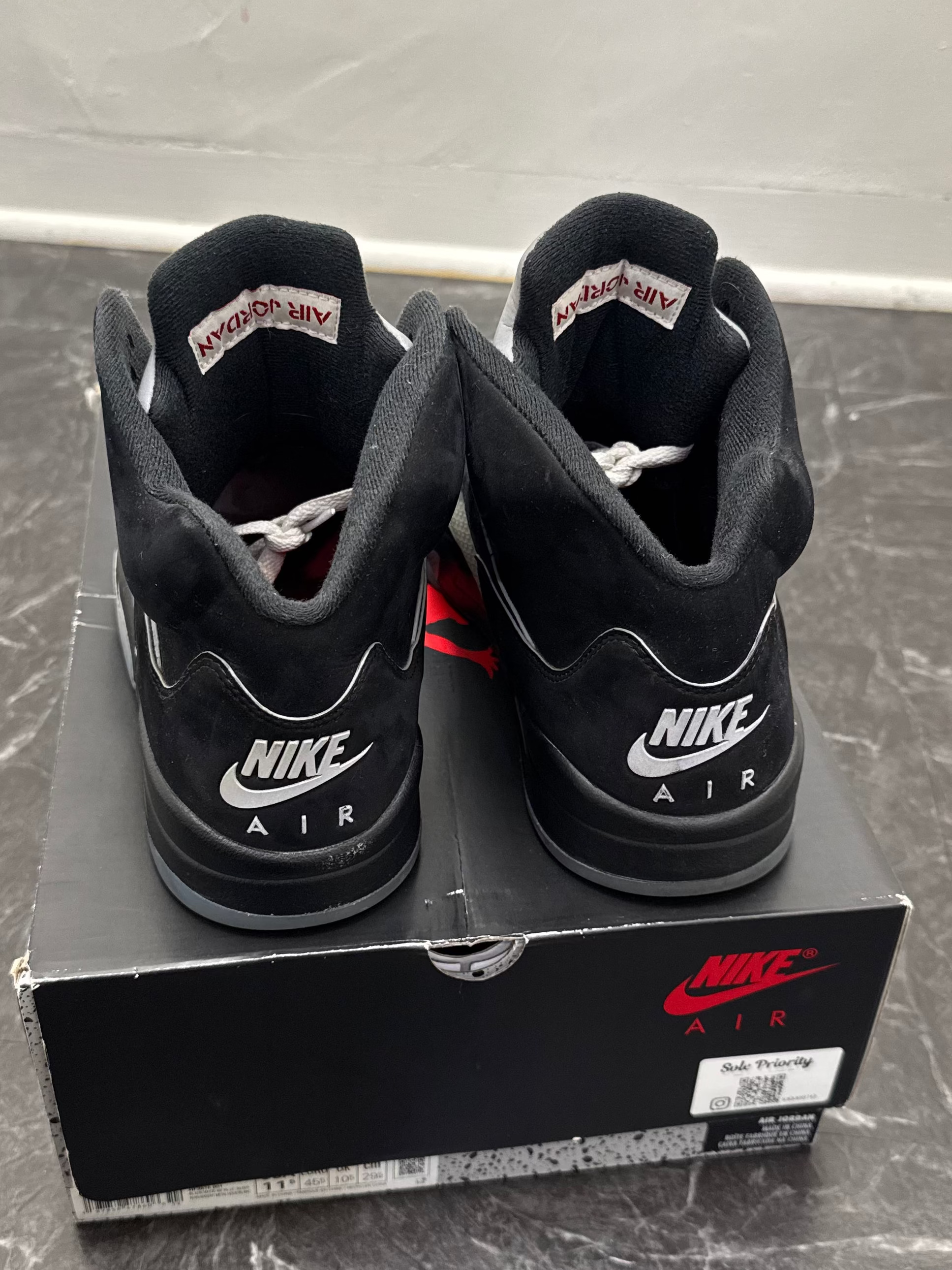 Jordan 5 Black Metallic Reimagined SZ: 11.5M - Pre-Owned
