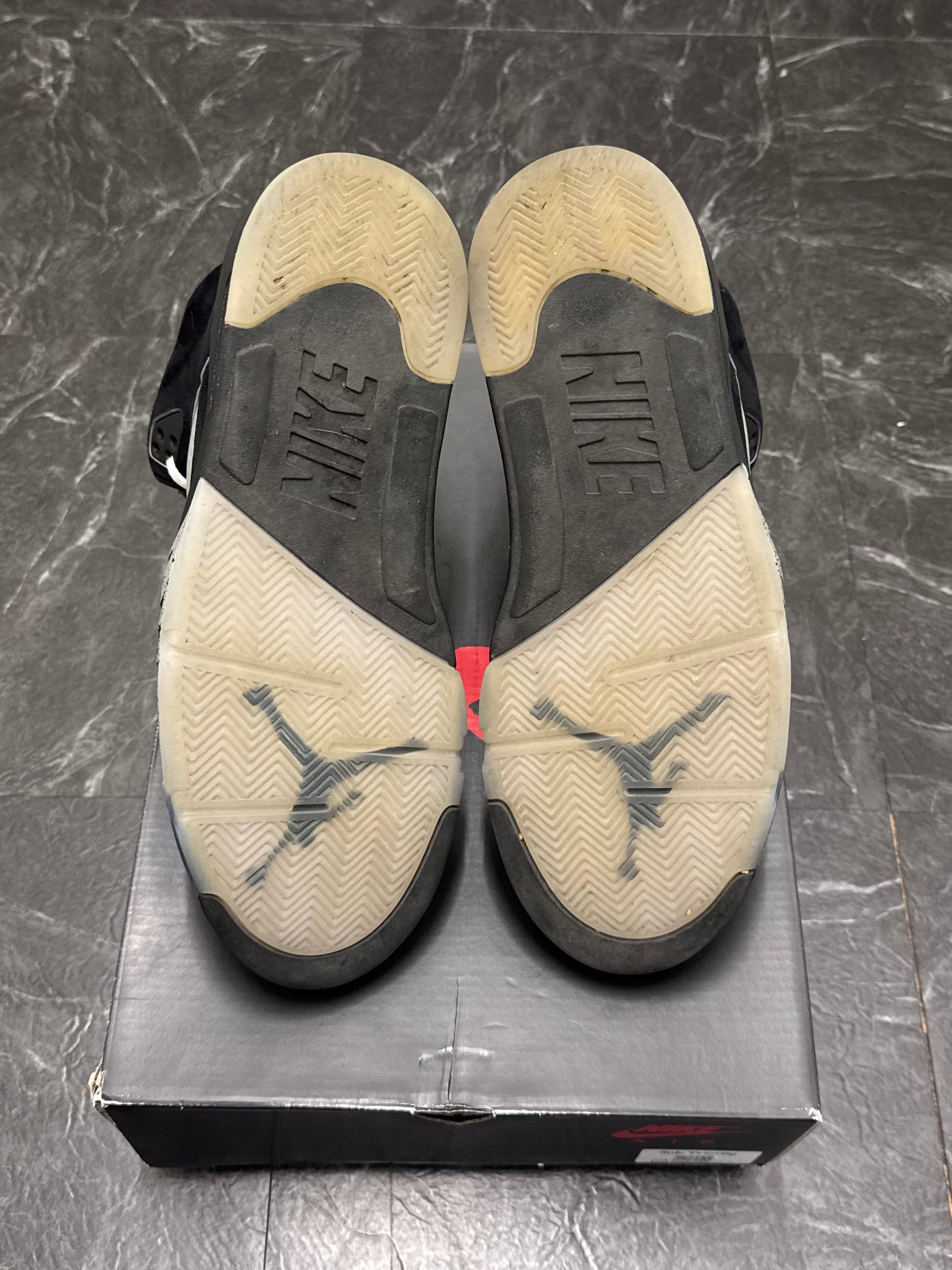 Jordan 5 Black Metallic Reimagined SZ: 11.5M - Pre-Owned