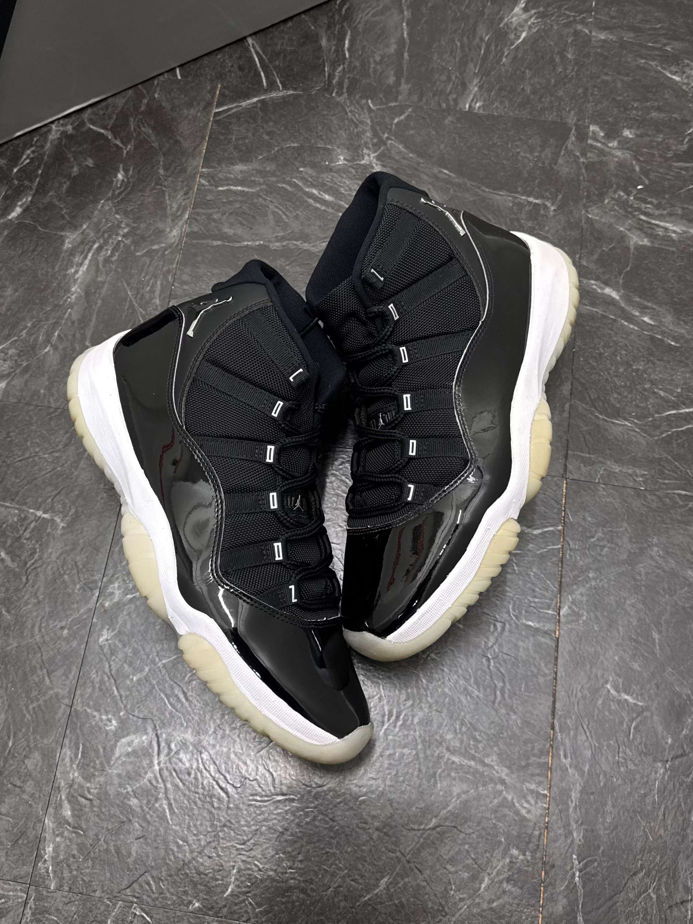 Jordan 11 Jubilee 25th Anniversary SZ: 11M - Pre-Owned