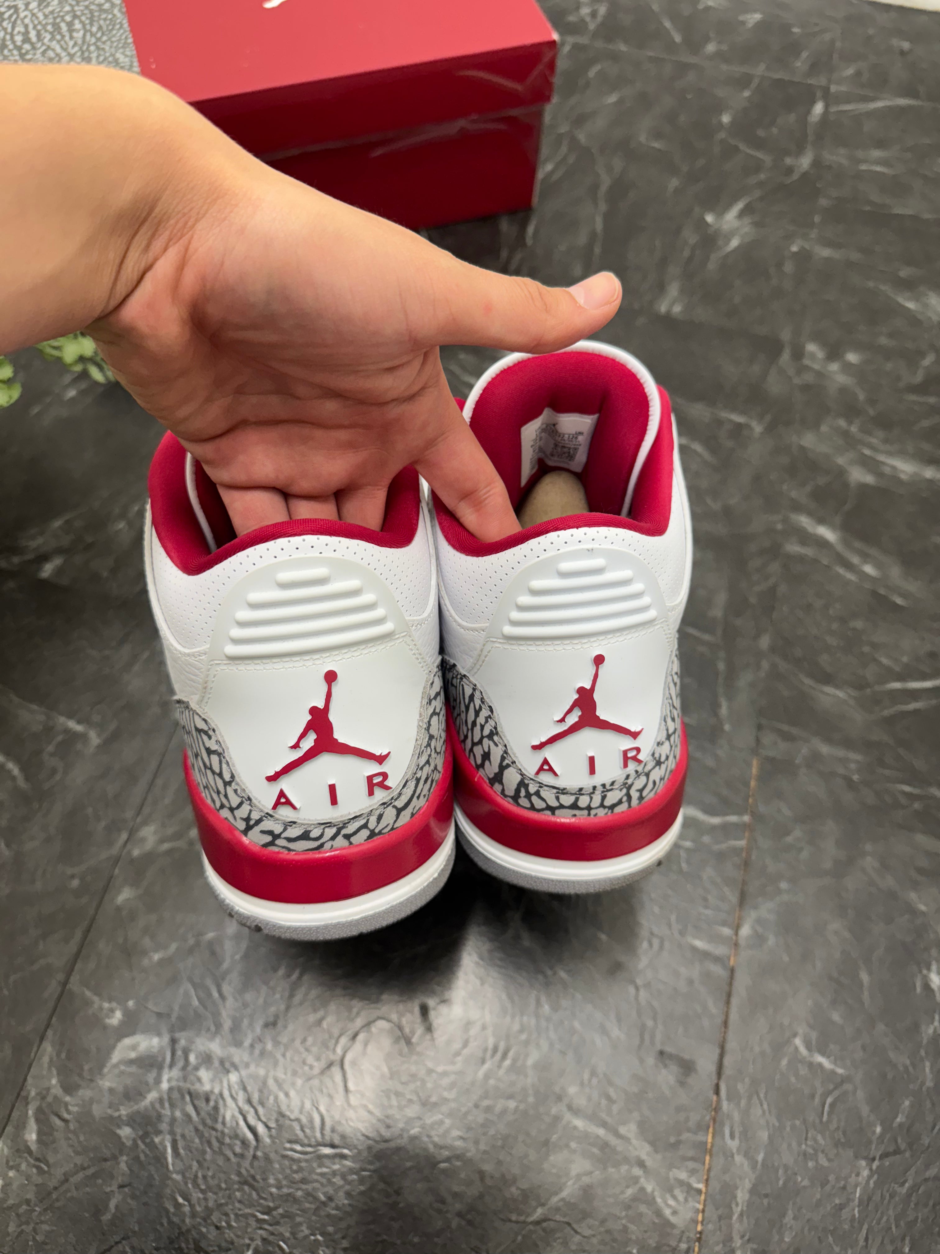 Jordan 3 Cardinal Red SZ: 11M - Pre-Owned