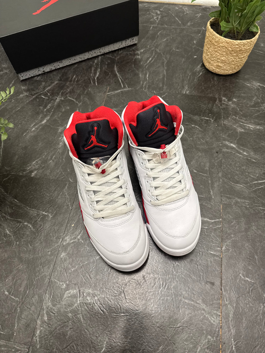 Jordan 5 Fire Red Black Tongue SZ: 11M - Pre-Owned