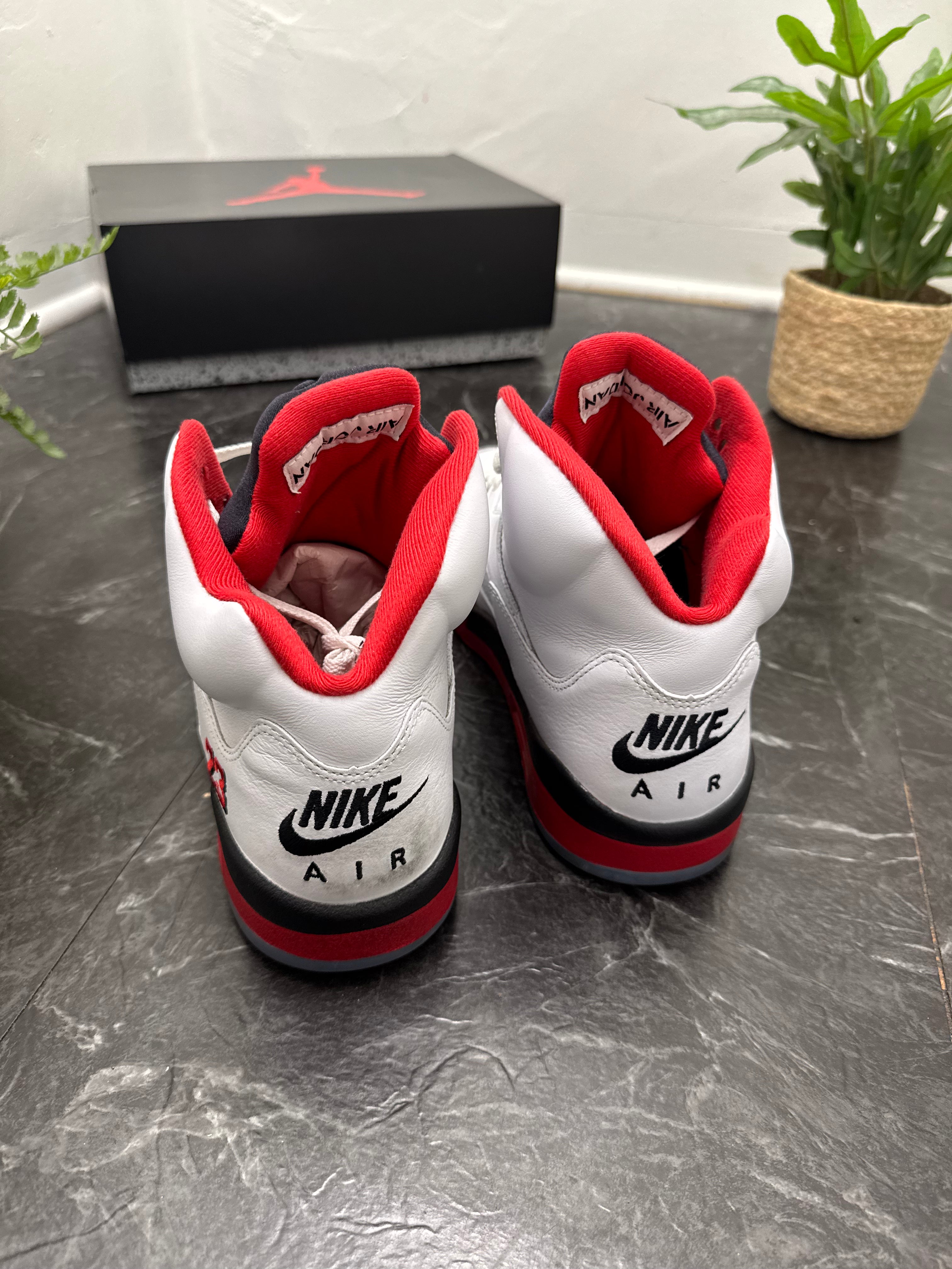 Jordan 5 Fire Red Black Tongue SZ: 11M - Pre-Owned