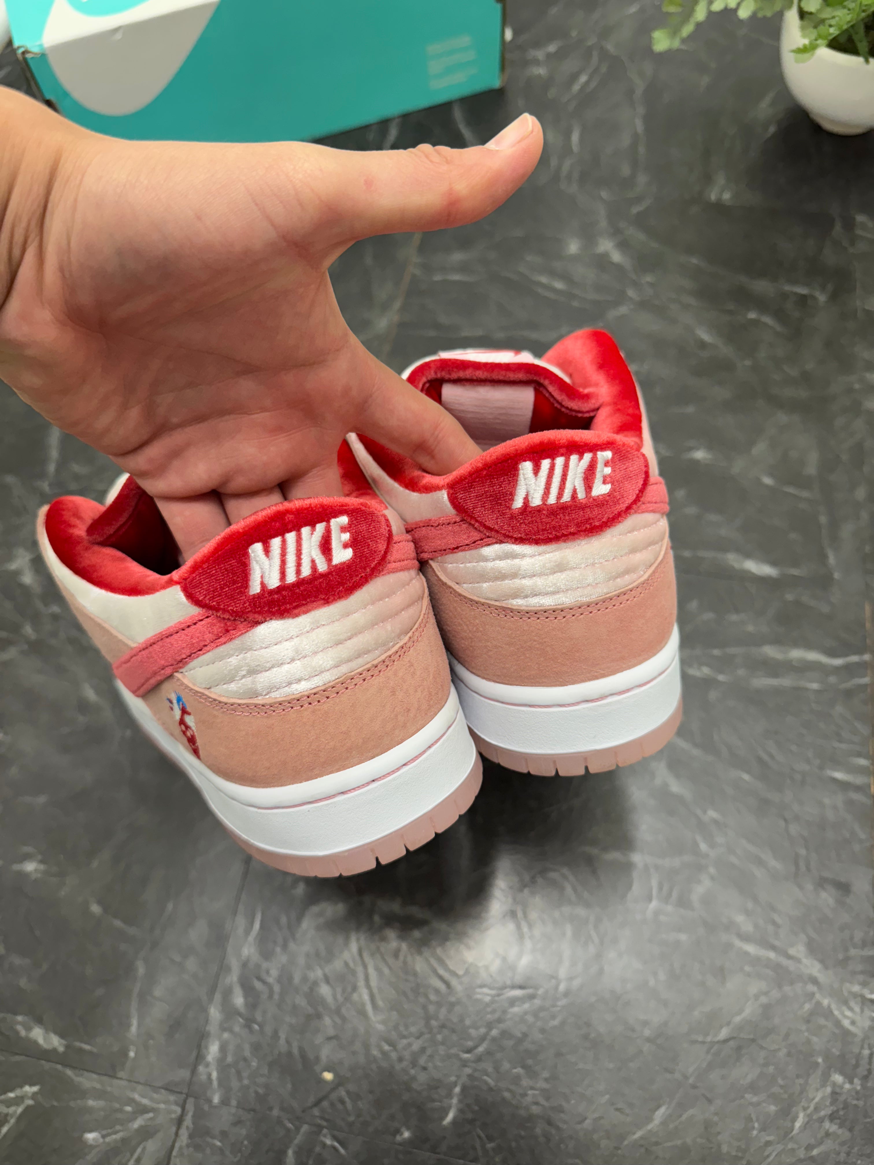 Nike SB Dunk Low Strange Love SZ: 10.5M - New