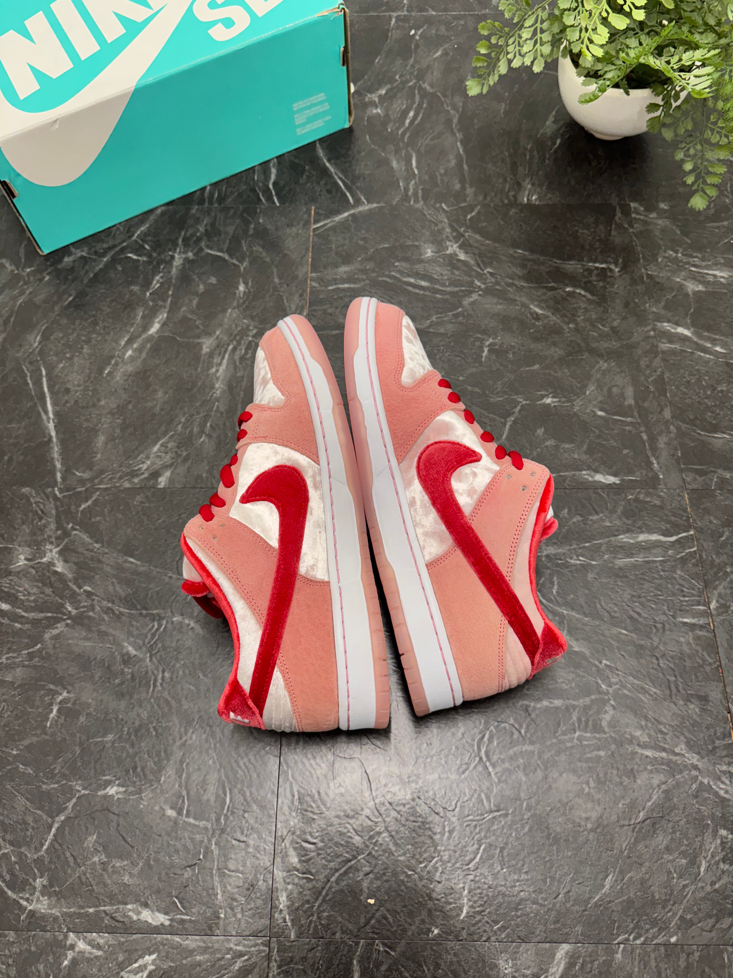 Nike SB Dunk Low Strange Love SZ: 10.5M - New