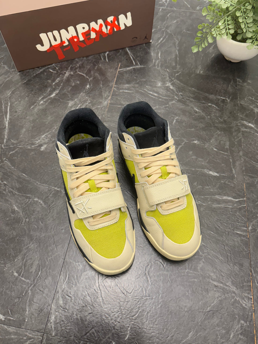 Jordan Jumpman Jack TR Travis Scott Bright Cactus SZ: 8M - Pre-Owned