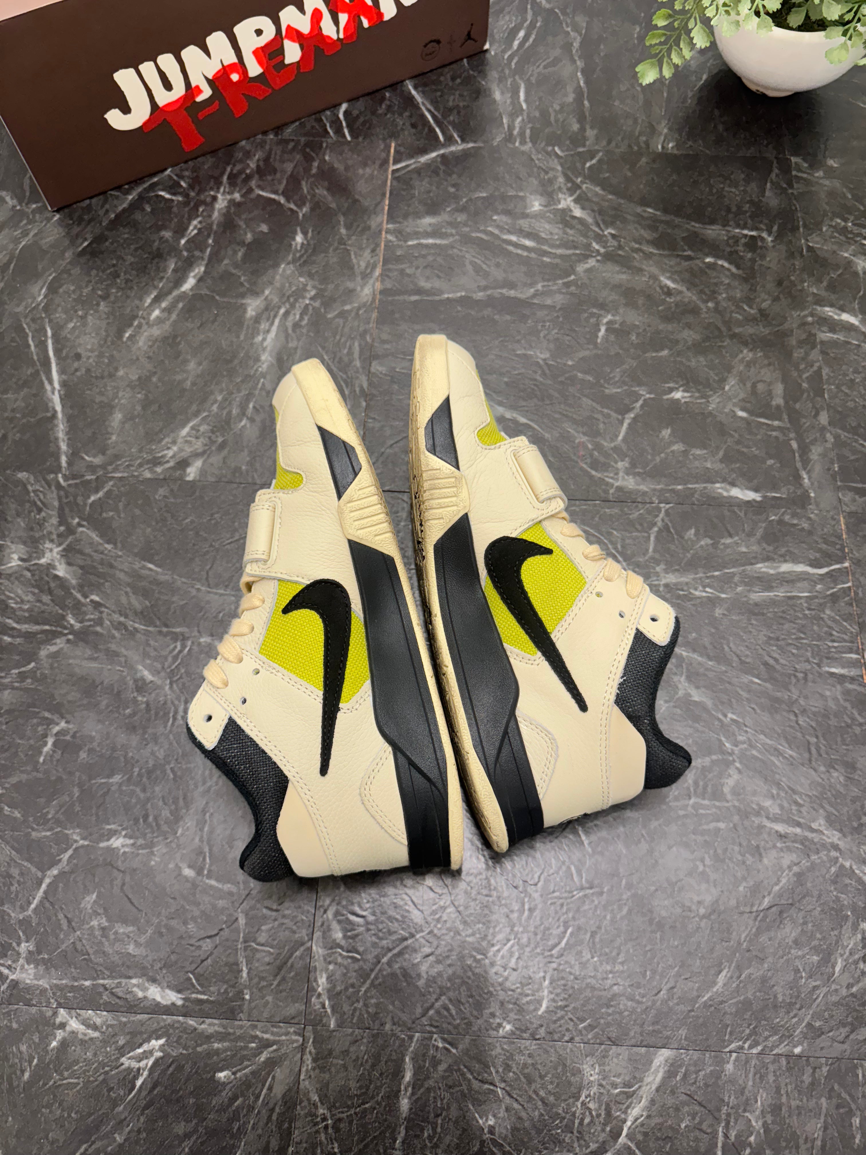 Jordan Jumpman Jack TR Travis Scott Bright Cactus SZ: 8M - Pre-Owned